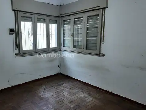 Casa Chalet  en Venta en Paso del Rey, Moreno