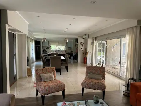 Casa 3 dormitorios en La Codorniz con piscina y cochera doble