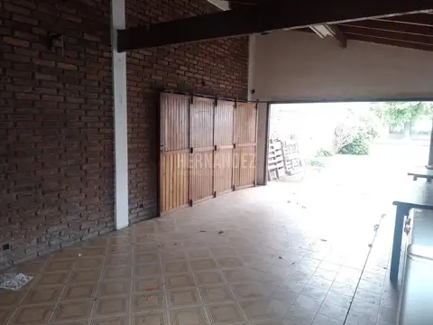 CASA 3 AMBIENTES CON LOTE GRANDE Y COCHERA EN EL JAGUEL