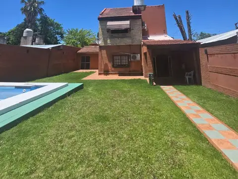 VENTA CASA 5 AMB CON PARQUE Y PILETA - APTO CREDITO