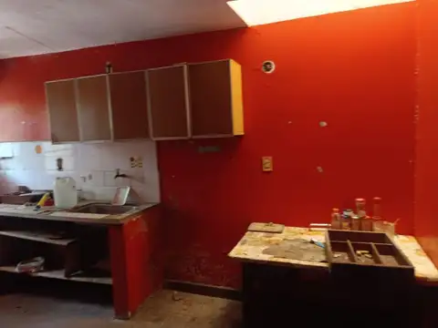 Casa sobre Alberdi  a 30 mts del Centro  Av Roque Perez y del Supermercado california Villa Sar...