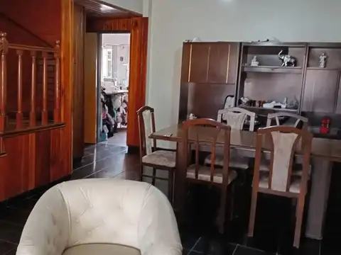 Casa 5 ambientes con 2 baños