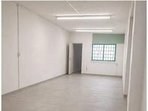 Excelente Local en pleno centro comercial con Trifásica