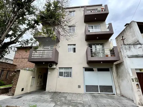 Luminoso monoambiente en alquiler con amplio balcón en Villa Pueyrredón.