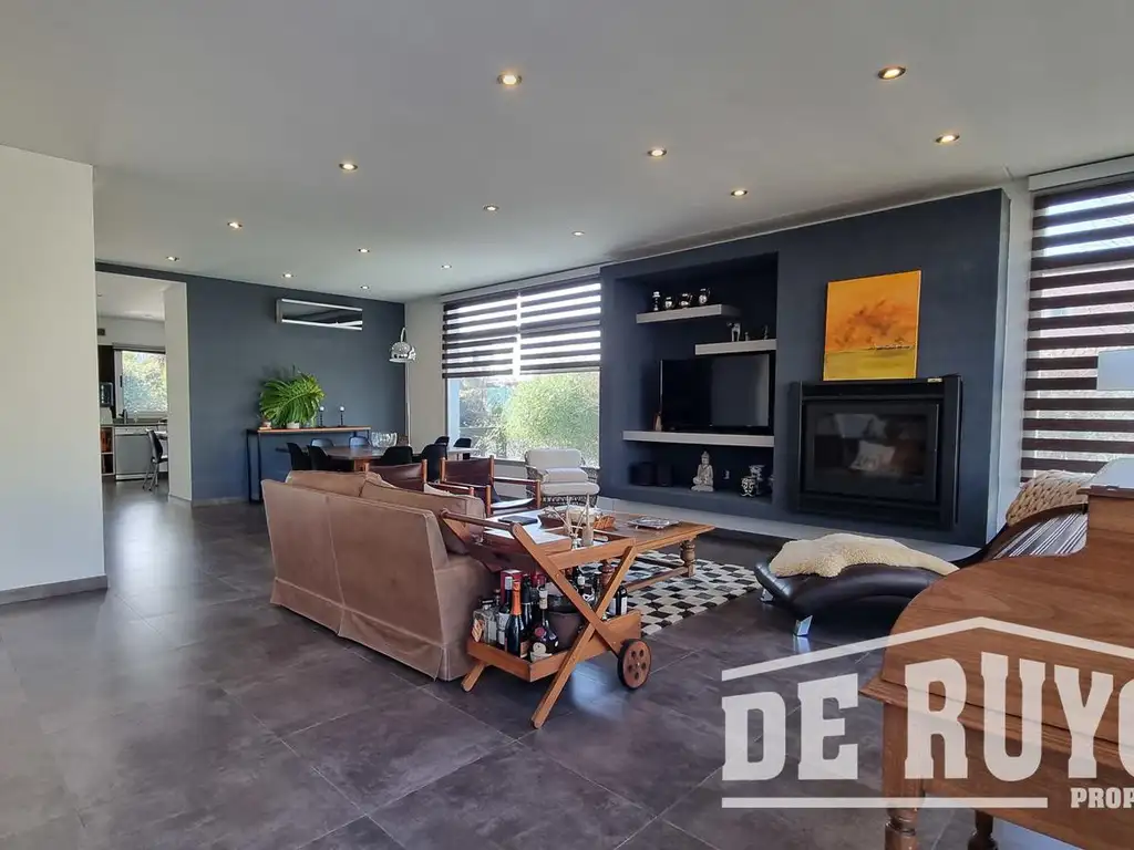 Casa en Venta - 3 dormitorios - USD 310.000