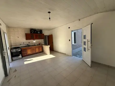 VENTA CASA 2 DORMITORIOS BARRIO ESTE