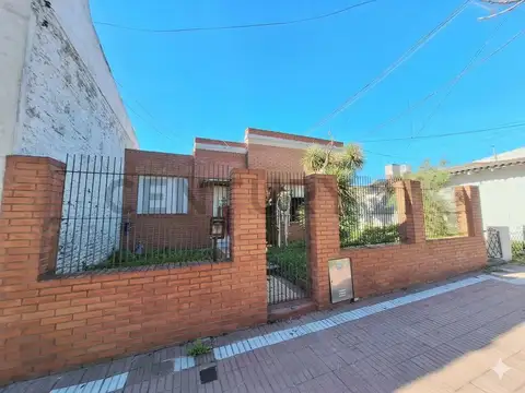 Casa 4 ambientes en zona Don Bosco a reciclar