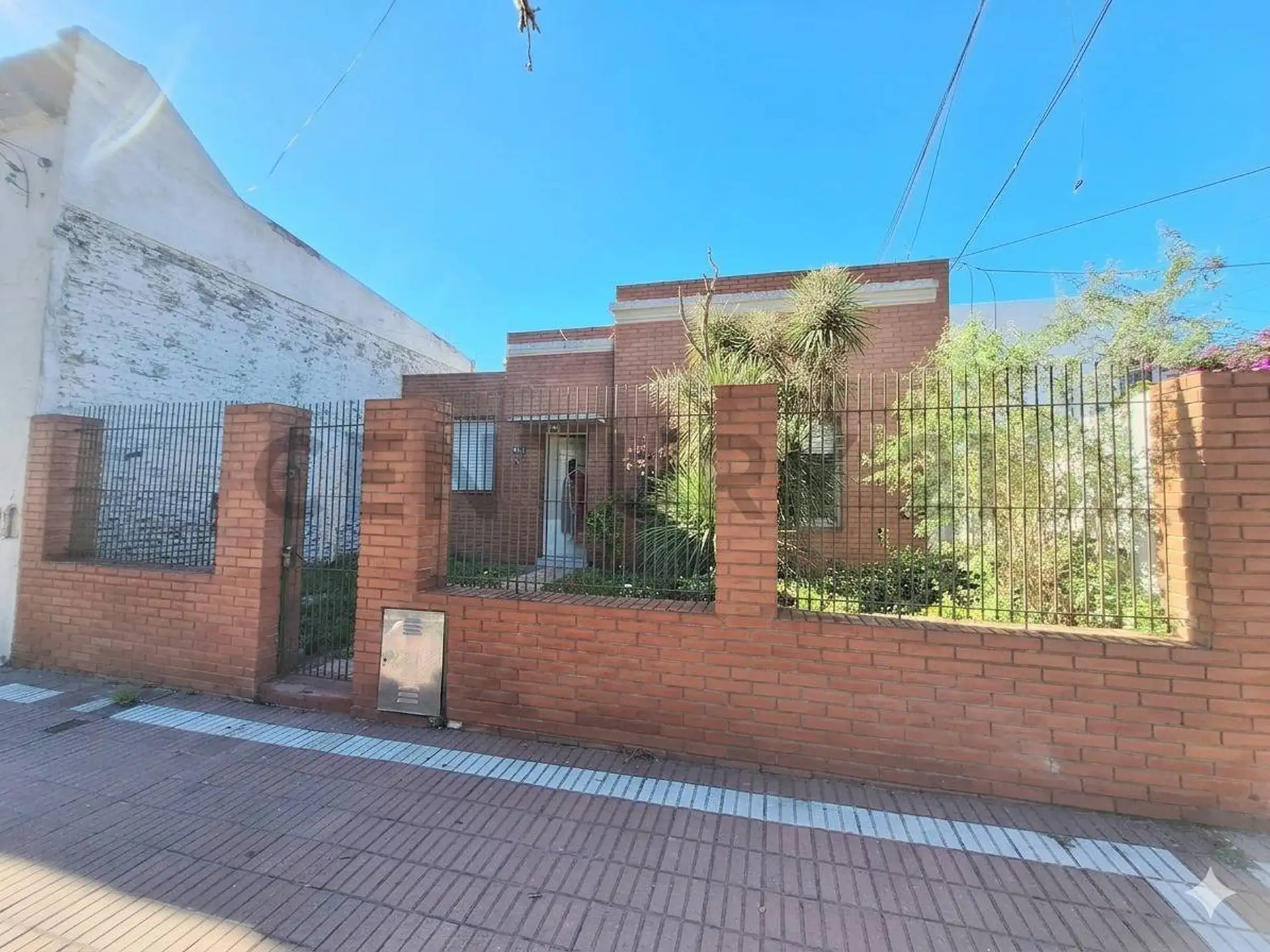 Casa 4 ambientes en zona Don Bosco a reciclar