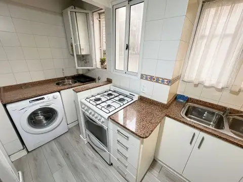 VENTA DPTO SEMIPISO 3 AMBIENTES CON BALCÓN Y ESCRITORIO REFACCIONADO A NUEVO
