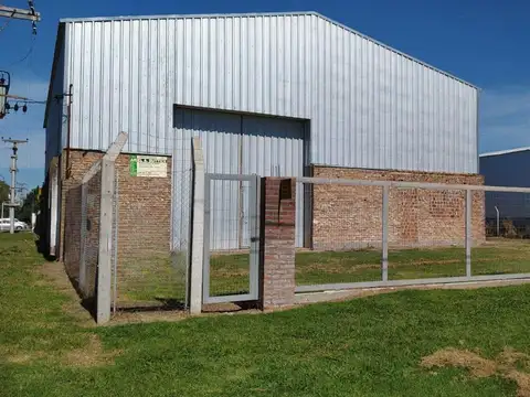Nave industrial en venta- Parque Industrial Roldán- 300 M2 cubiertos, 2.500 M2 terreno.
