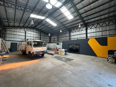 Nave industrial en venta- Parque Industrial Roldán- 300 M2 cubiertos, 2.500 M2 terreno.