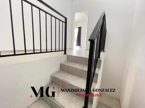 Casa en Alquiler con 2 cocheras