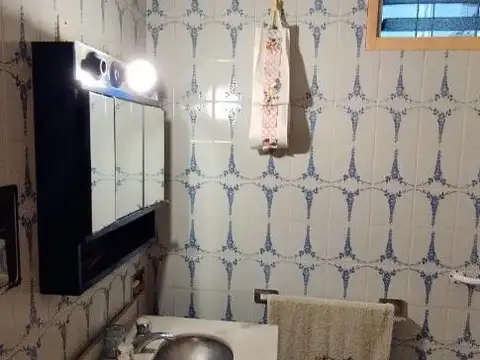 CASA MULTIFAMILIAR CON AMBIENTES AMPLIOS