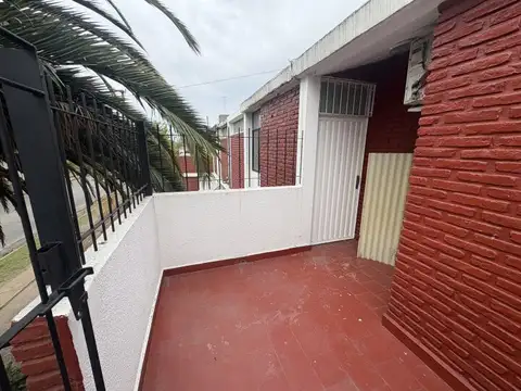 Dpto de 2 Ambientes en ALQUILER en Libertad, Merlo,  Sobre Calle Real