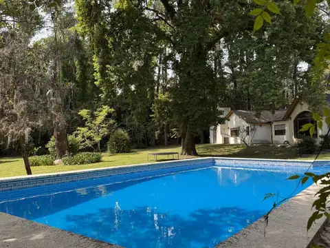 Casa en Venta con 2 cocheras
