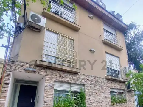 La Roche 300, Piso 0