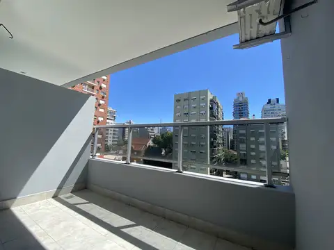Semipiso 2 ambientes 50m2 cfte balcón-terraza toilette dormitorio en suite. Amenities.