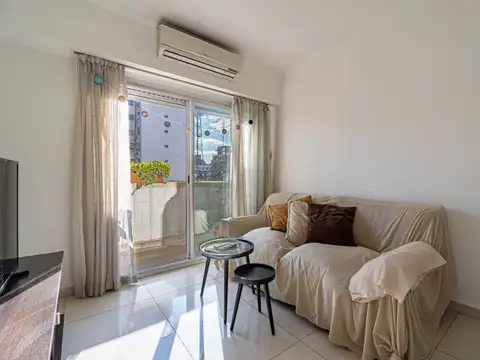 Departamento 3 ambientes refaccionado, luminoso con balcón