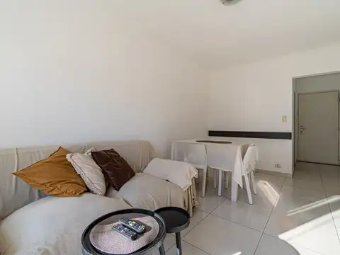 Departamento 3 ambientes refaccionado, luminoso con balcón