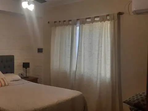 Venta casa con dos locales en Pilar