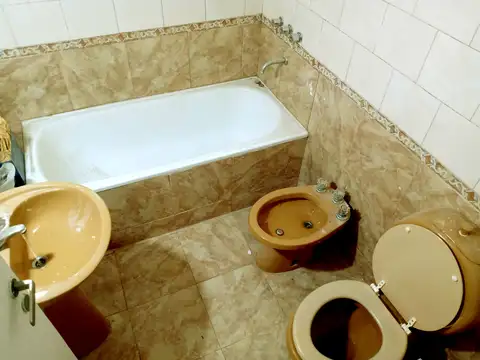 DEPARTAMENTO 4 AMBIENTES CON BALCÓN Y VISTA A LA CALLE ITALIA 74 PISO 4º AVELLANEDA