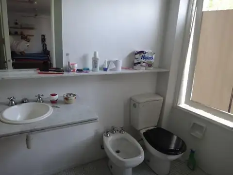 Oficina 5 ambientes con 3 baños