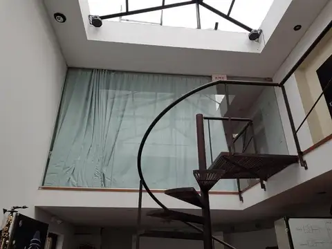 Casa Tipo Loft. SIN EXPENSAS. 5 Ambientes. Uso Comercial, Oficinas, Showroom, Lote Propio