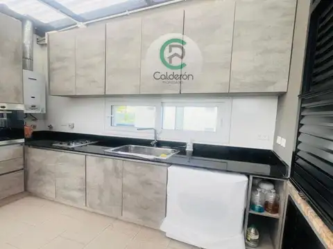 Casa en Alquiler Temporal con 6 cocheras