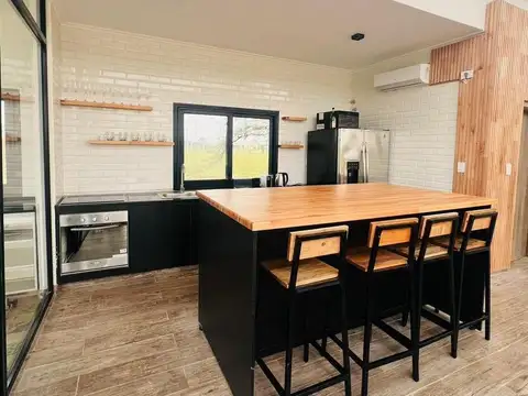 Casa 6 ambientes con 4 baños