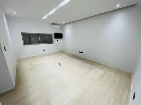 Galpon en Alquiler 8  mts Frente