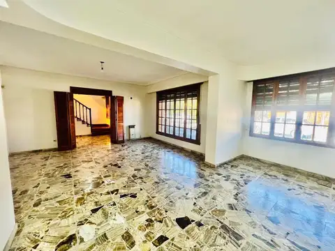 Casa 4 ambientes con 3 baños