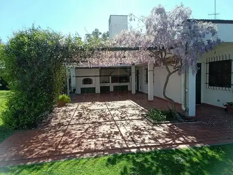 Casa en Venta con 2 cocheras