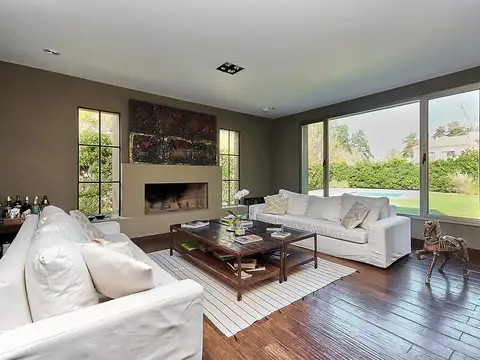 Casa 7 ambientes con 2 baños