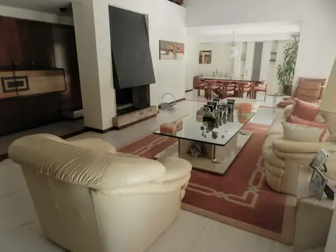 Casa 7 ambientes con 3 baños