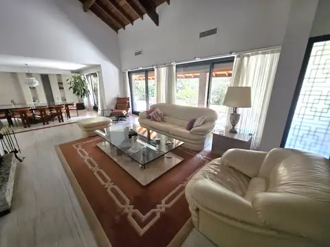 Casa 7 ambientes con 3 baños