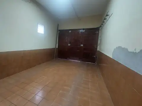 VENTA CASA C/DEPOSITO FONDO Y QUINCHO LANUS ESTE