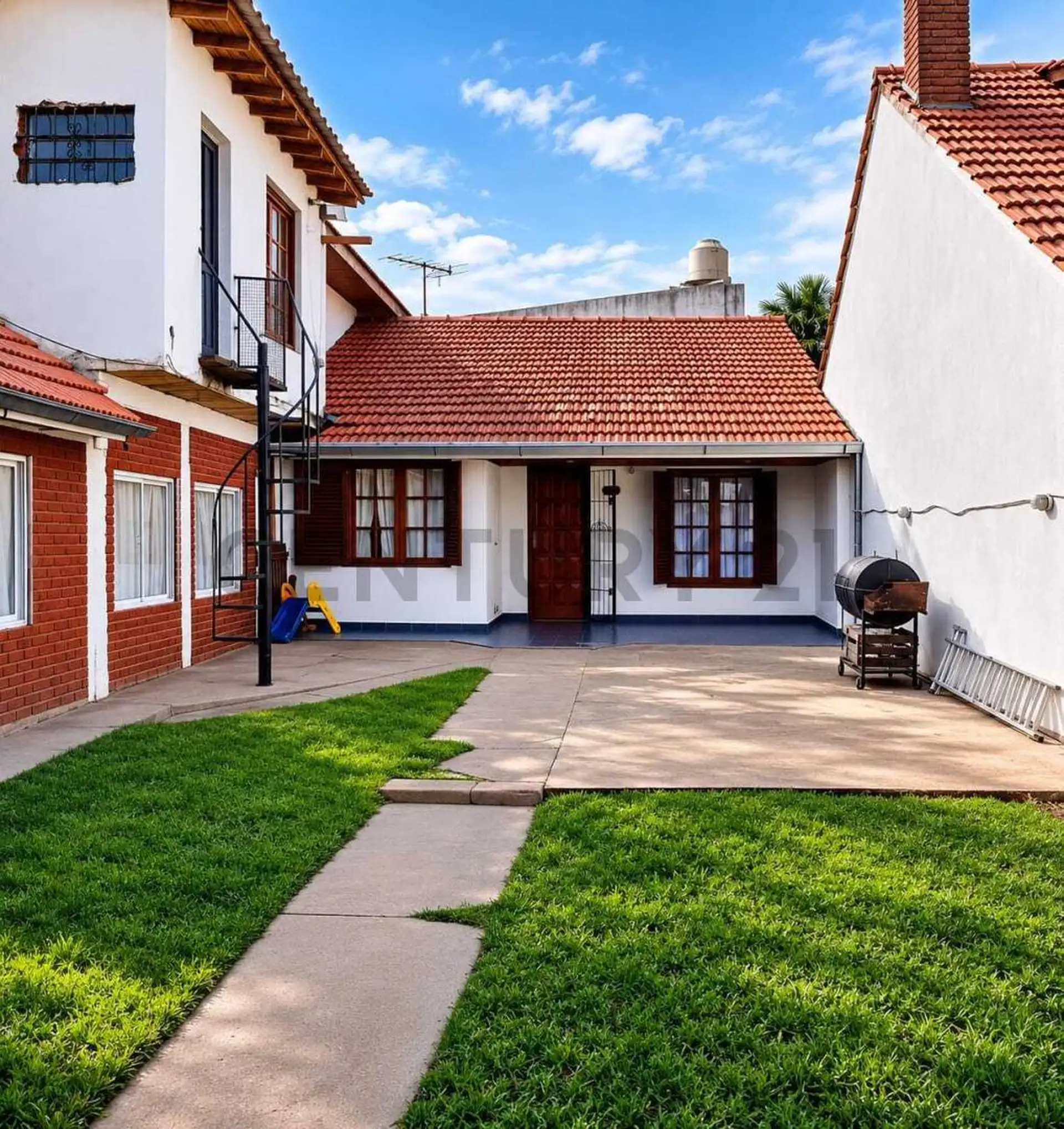 Casa 3 ambientes en Barrio Libertad, 223m² con patio y garaje