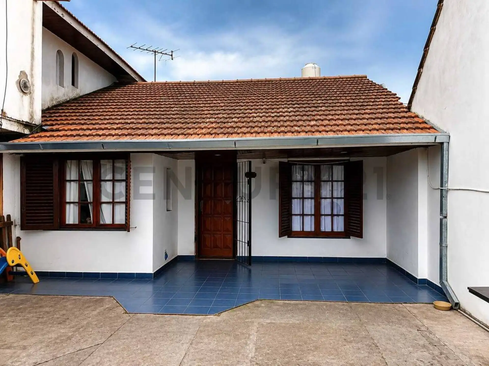 Casa 3 ambientes en Barrio Libertad, 223m² con patio y garaje