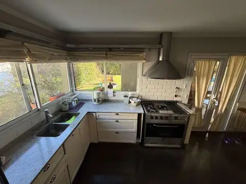 Casa 5 ambientes con 3 baños