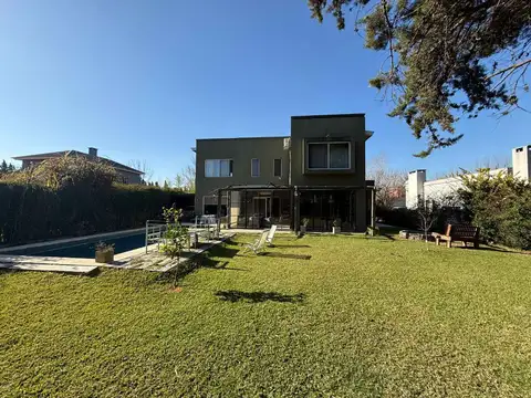 EN VENTA CASA 5 AMB EN BARRIO CERRADO EL RECODO