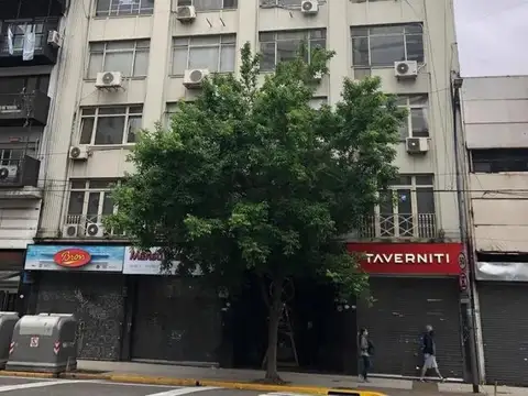 Oficina con ambientes amplios excelente ubicacion