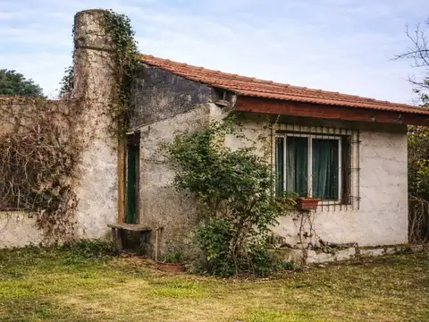 VENTA CASA 3 AMBIENTES MORENO C/JARDIN