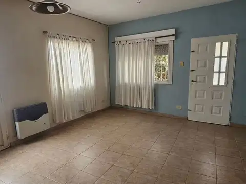 Casa 6 ambientes con 2 baños