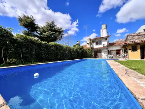 Casa 5 ambientes con 3 baños