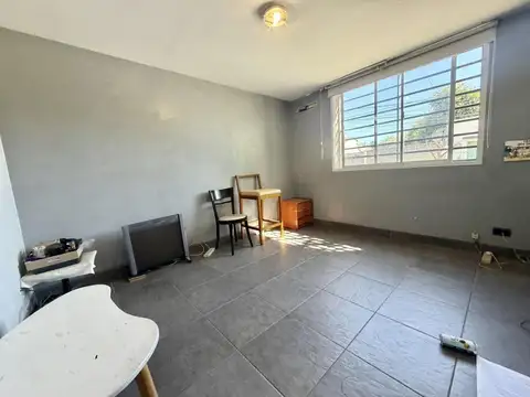 Casa americana 4 ambientes en muy buena ubicación.