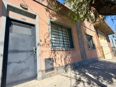 Casa americana 4 ambientes en muy buena ubicación.