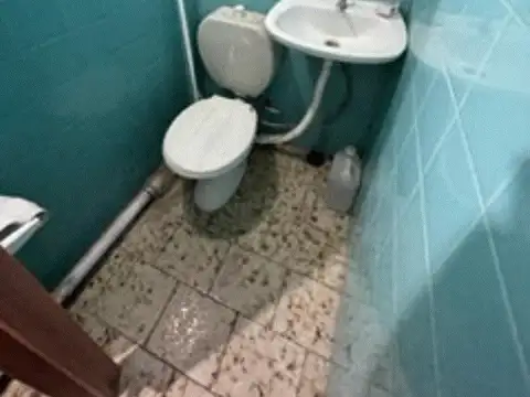 EXC LOCAL S/AV, RIVADAVIA CON VIVIENDA DE 3 AMBIENTES CON PATIO, TERRAZA Y QUINCO SIN EXPENSAS