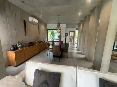 Casa 7 ambientes con 4 baños