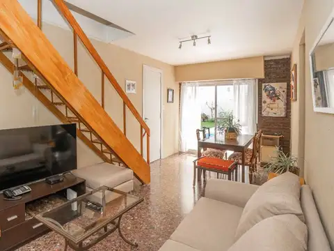 Depto Tipo Casa 4 ambientes con 2 baños