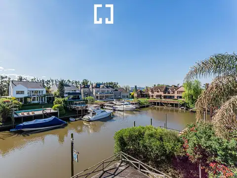 Casa en Venta con 5 cocheras